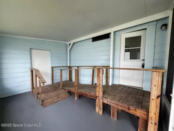 Barefoot Bay, FL 32976,741 Periwinkle CIR