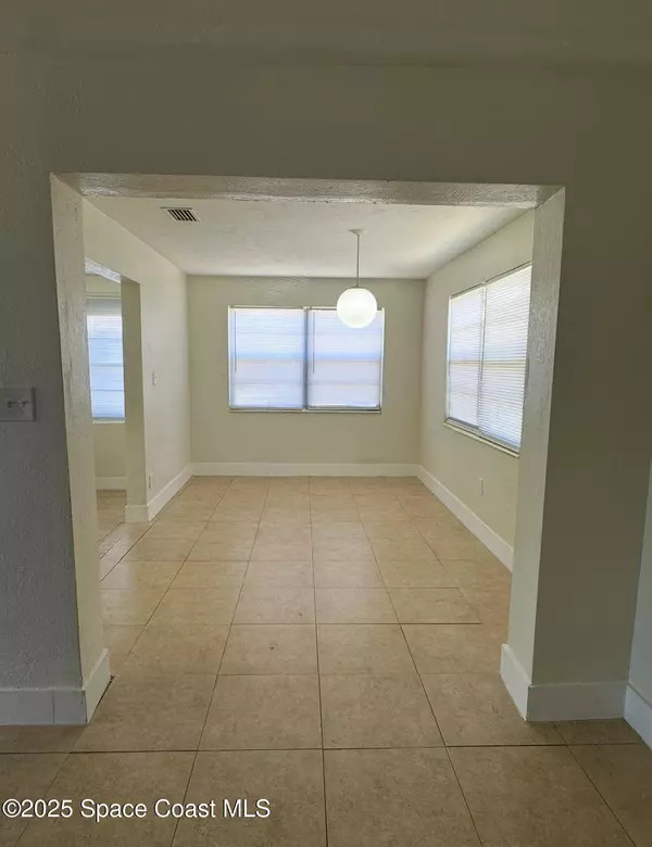 Titusville, FL 32796,903 Pine ST