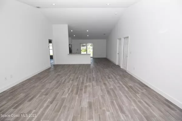 Palm Bay, FL 32909,906 Armstrong RD SE