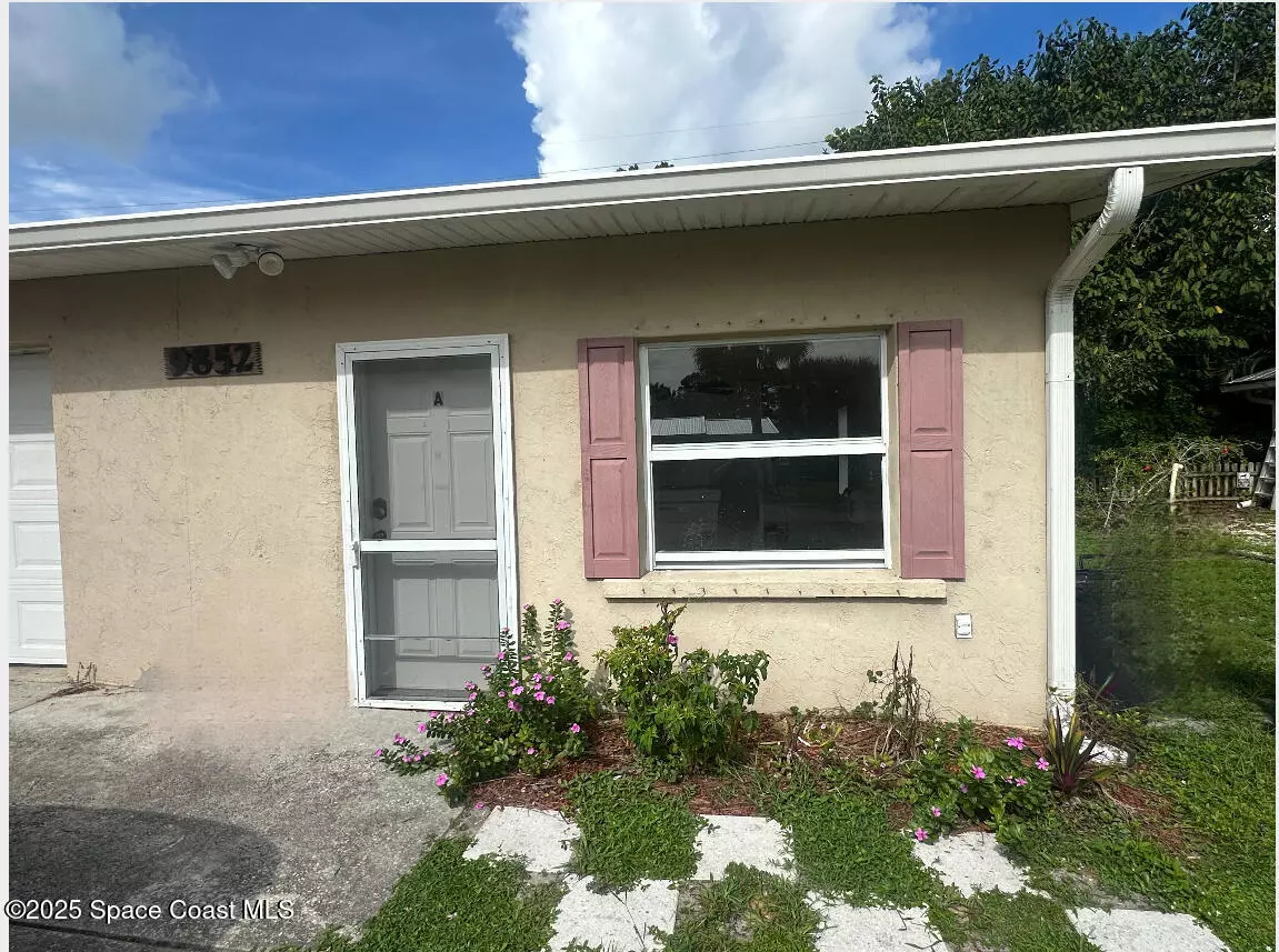 Micco, FL 32976,9852 Honeysuckle DR #A