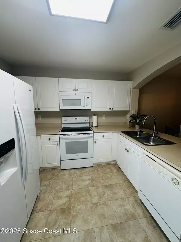 Melbourne, FL 32901,890 Luminary CIR #103