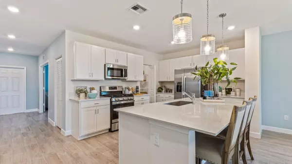 Palm Bay, FL 32907,1996 Fuchsia PL NW