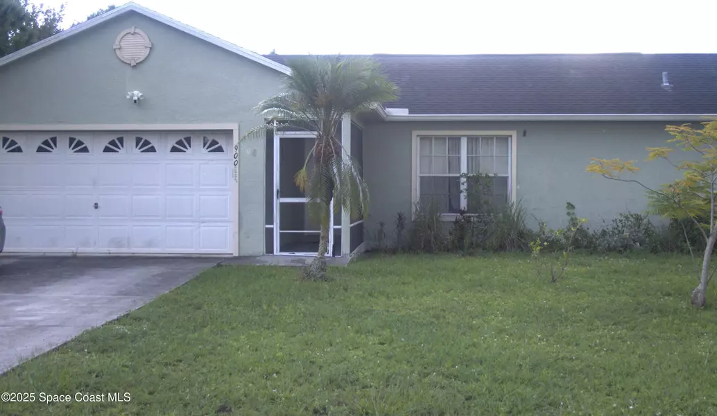 900 SW Dubois AVE, Port St. Lucie, FL 34953