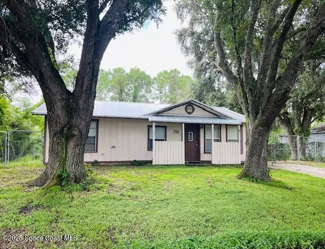 220 Ensenada ST SE, Palm Bay, FL 32909
