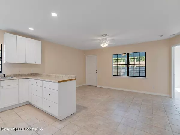 Vero Beach, FL 32968,2946 1st ST SW