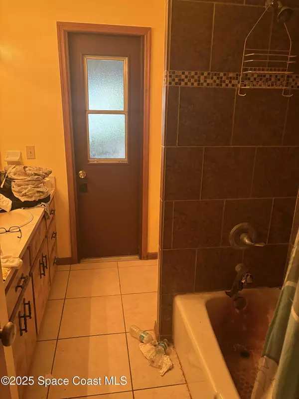 Palm Bay, FL 32909,726 Cleaves ST SE