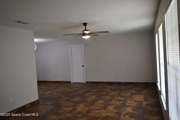 Palm Bay, FL 32909,326 Decordre RD SE