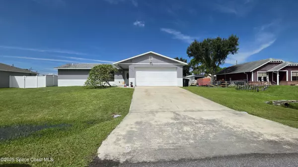 2070 SE Waverly AVE SE, Palm Bay, FL 32909