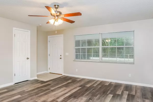 Vero Beach, FL 32968,6576 4th LN