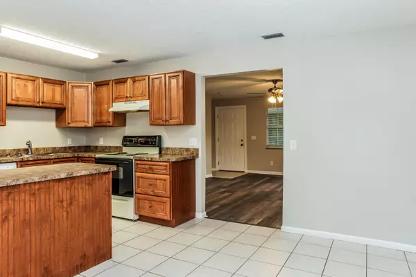 Vero Beach, FL 32968,6576 4th LN