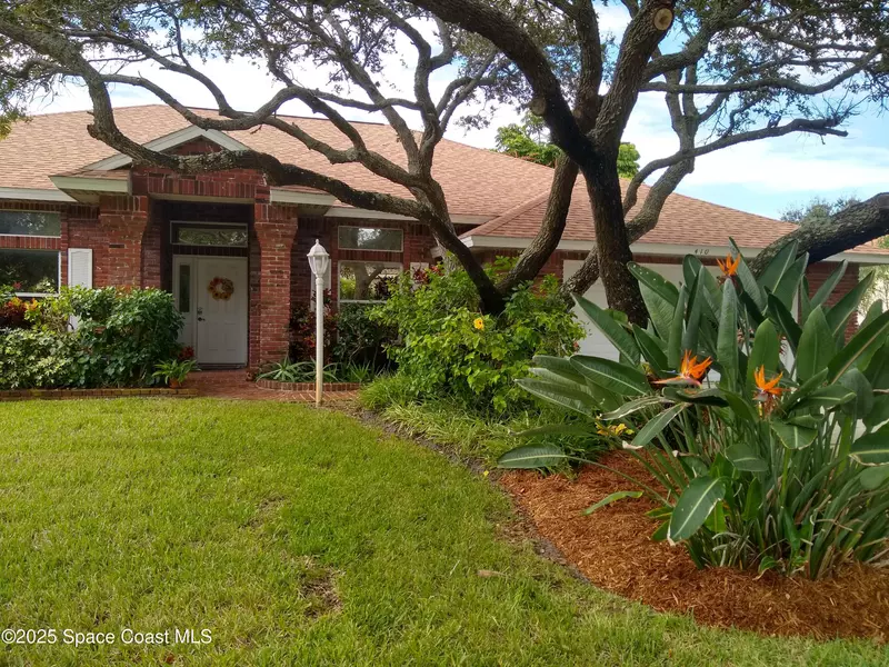 410 Oriole LN, Indialantic, FL 32903