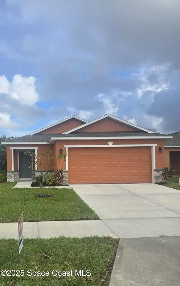 561 SW Richmond CIR, Palm Bay, FL 32908