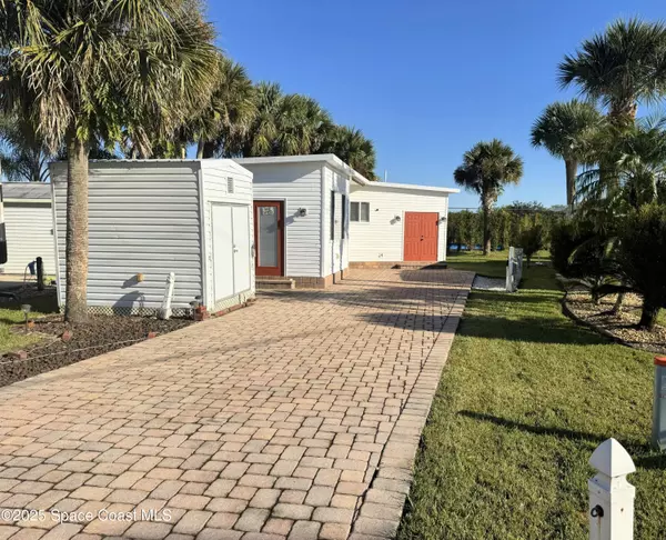 152 Plantation DR, Titusville, FL 32780