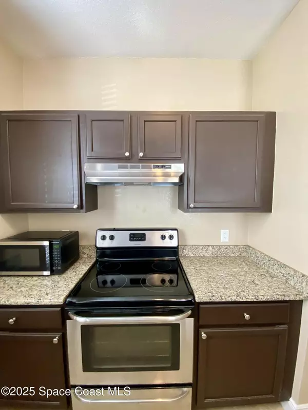 Orlando, FL 32829,8933 Lee  Vista BLVD #2609