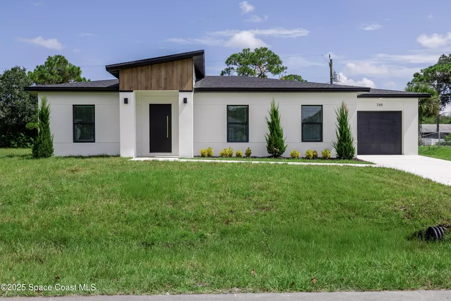 749 Darby AVE SW, Palm Bay, FL 32908