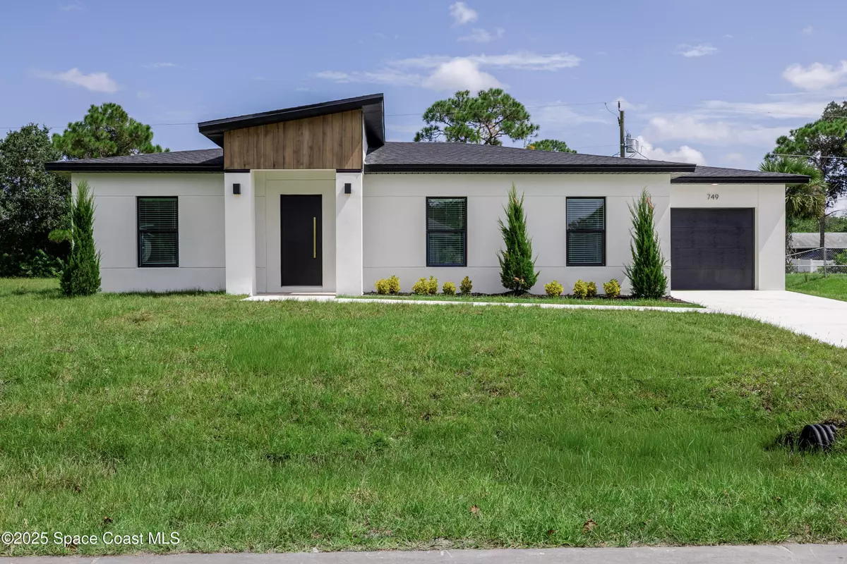 Palm Bay, FL 32908,749 Darby AVE SW