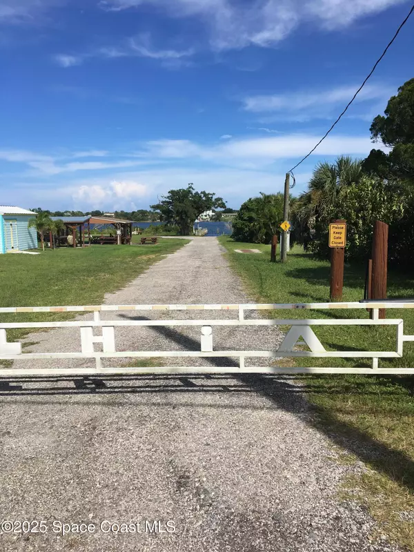 Micco, FL 32976,4 Oak ST