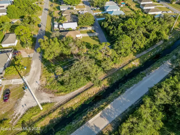 Vero Beach, FL 32962,475 15th ST SW