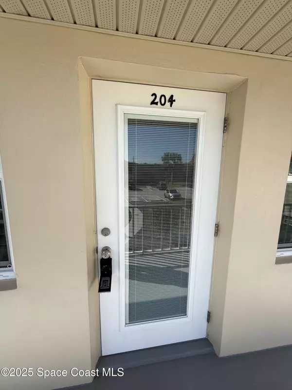 Vero Beach, FL 32962,108 Spring Lake CT #204