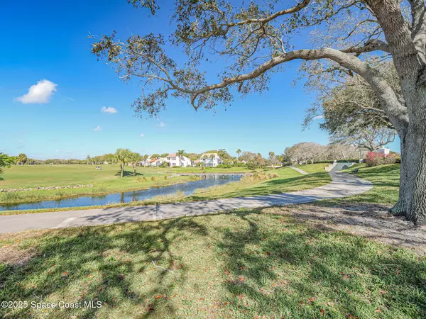 Vero Beach, FL 32967,5010 Harmony CIR #206