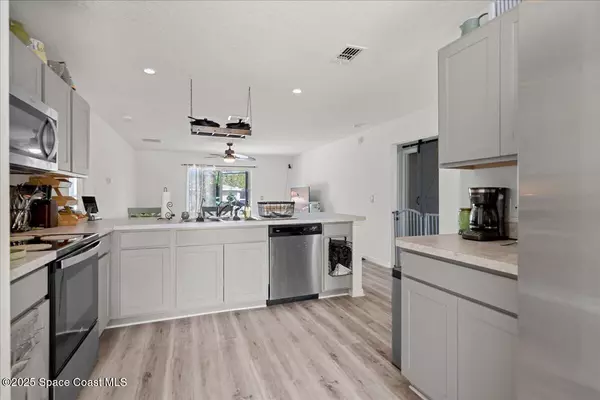 Palm Bay, FL 32909,487 Dadeville ST SE