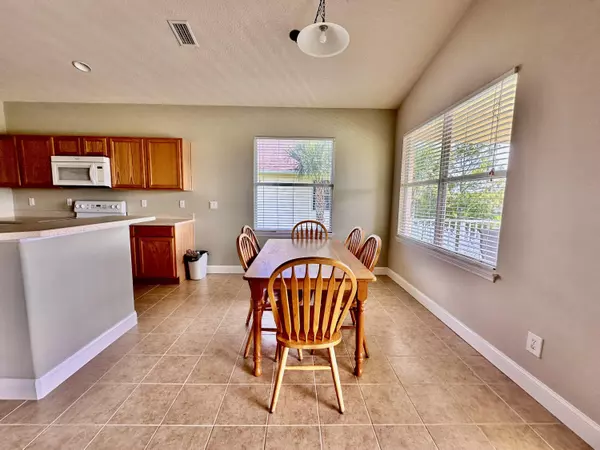 Rockledge, FL 32955,3900 Playa Del Sol DR #205