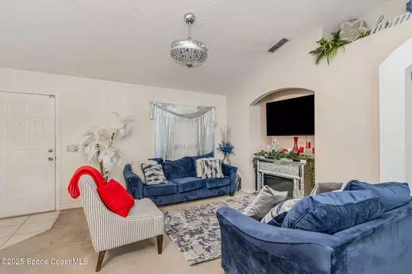 Deland, FL 32720,633 S High ST