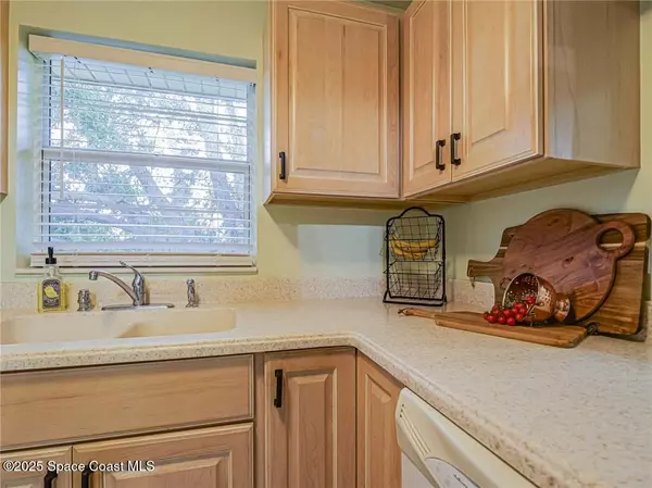 Vero Beach, FL 32962,69 Royal Oak CT #207