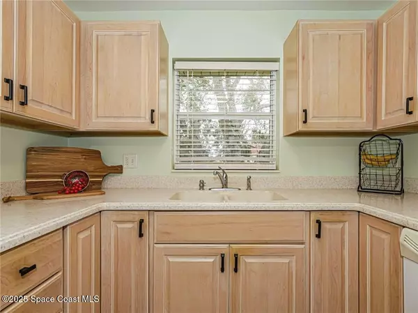 Vero Beach, FL 32962,69 Royal Oak CT #207