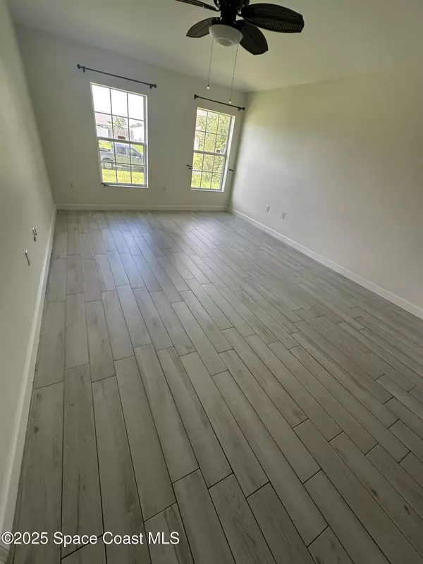 Palm Bay, FL 32909,930 SE Sable CIR SE