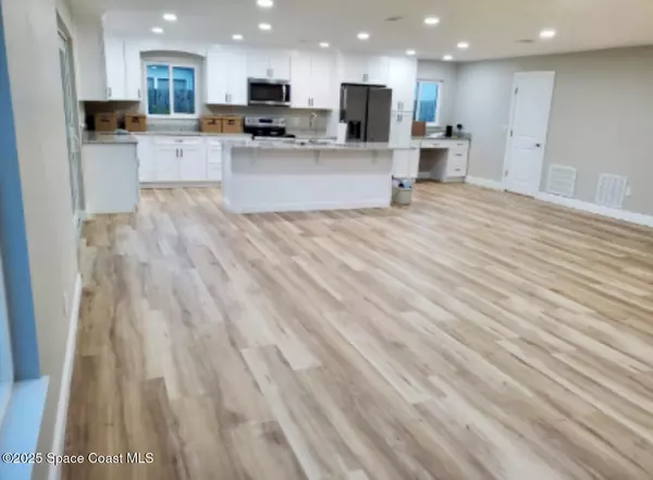 Satellite Beach, FL 32937,537 Royal Palm BLVD