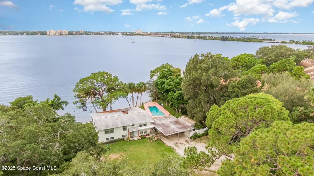 327 S Tropical TRL, Merritt Island, FL 32952