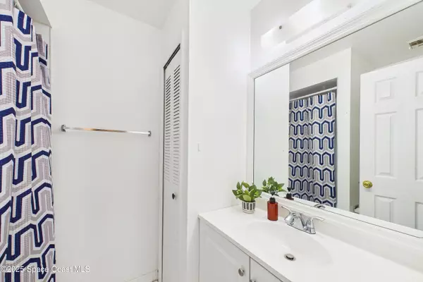 Titusville, FL 32780,3021 Sir Hamilton CIR #11