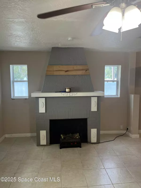 Melbourne, FL 32901,510 E Strawbridge AVE #Bsalon