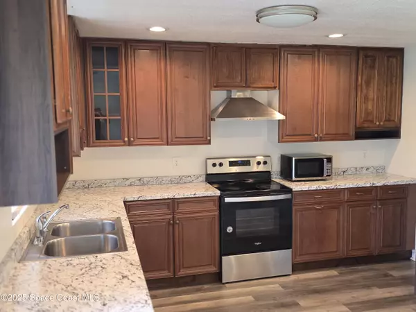 Palm Bay, FL 32909,901 Colonial AVE SE