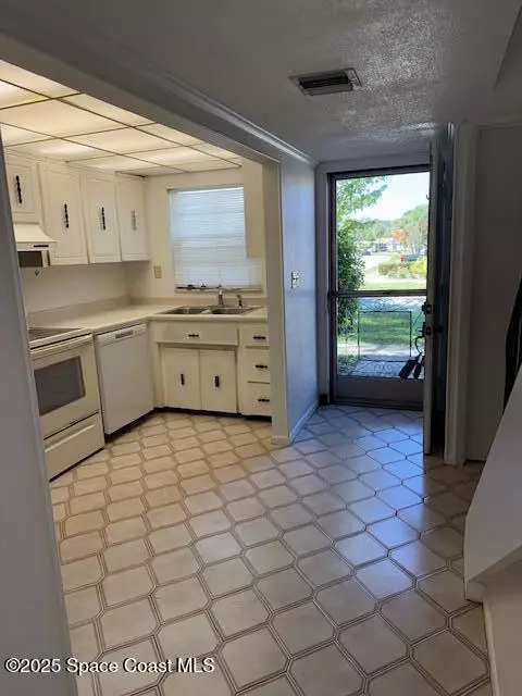 Titusville, FL 32780,2511 Country Club DR #B118