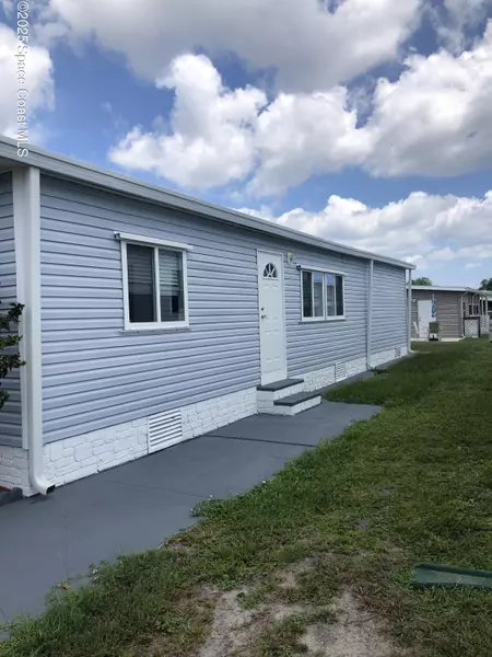 522 Egret CIR, Barefoot Bay, FL 32976