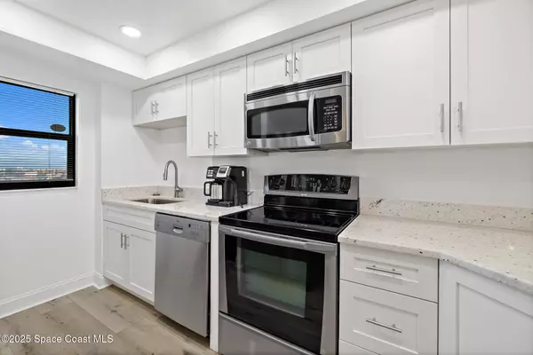 Cape Canaveral, FL 32920,7520 Ridgewood AVE #805