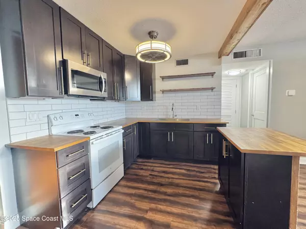 Merritt Island, FL 32952,205 Buccaneer AVE #C1-104