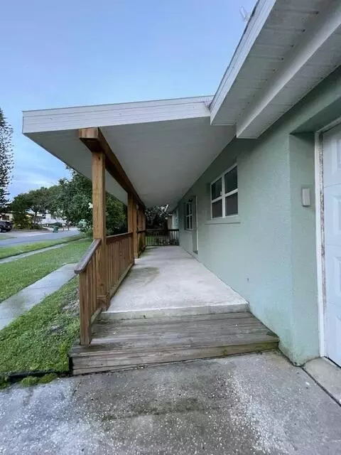 Cocoa, FL 32922,337 Mc Leod DR