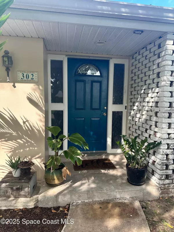 Cocoa Beach, FL 32931,302 W Osceola LN