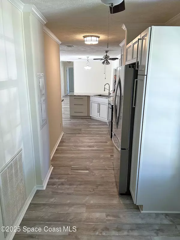 Barefoot Bay, FL 32976,622 Dolphin CIR