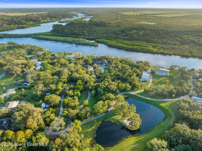 9598 Tortoise LN, Micco, FL 32976