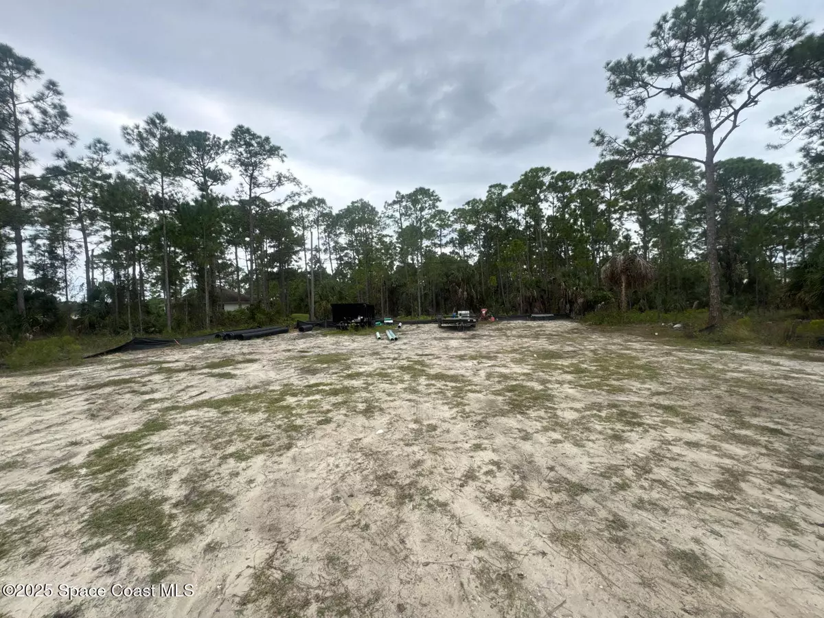 Palm Bay, FL 32909,607 Reading ST SE