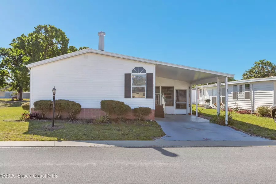 251 Blossom LN NE, Palm Bay, FL 32907