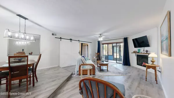 Melbourne, FL 32951,101 La Costa ST #6b