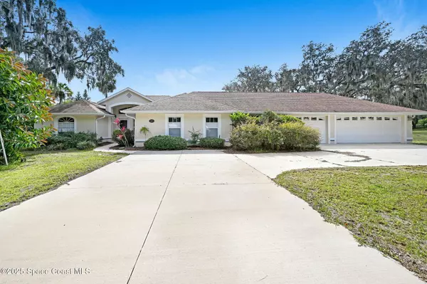 2537 Evergreen AVE, Titusville, FL 32796