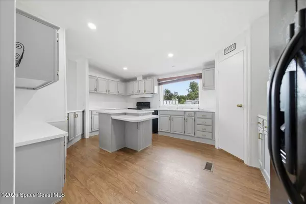 Cocoa, FL 32927,463 Brozman LN