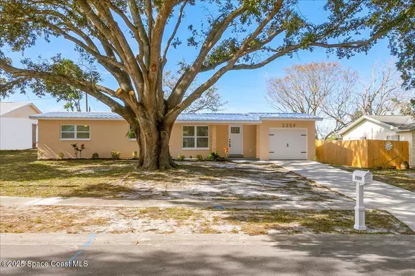 2209 Iona DR, Cocoa, FL 32926