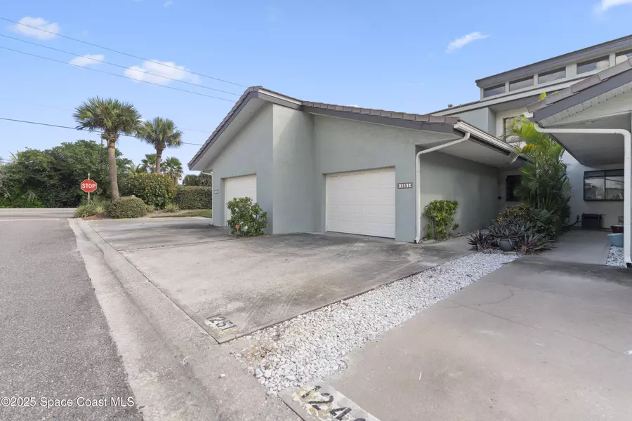 1251 Beachside LN, Indialantic, FL 32903